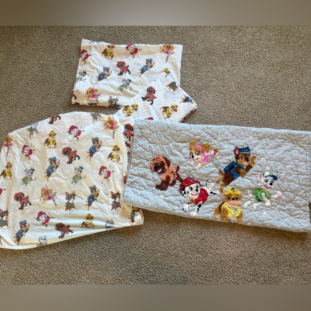 Pottery Barn Paw Patrol Sheets, Quilt and Keababies Pillow set